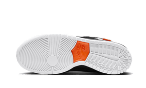 Nike SB Dunk Low TIGHTBOOTH