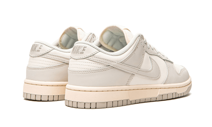 dunk low bone sail